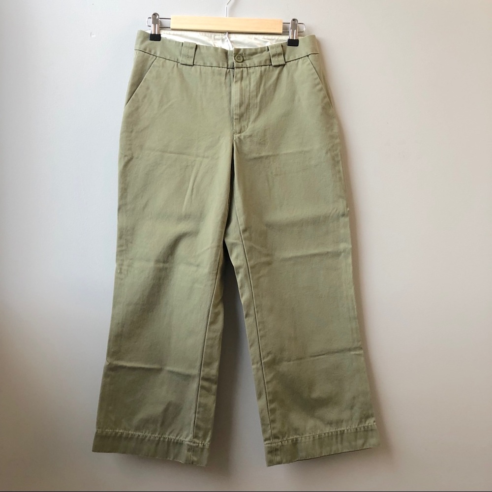GAP Classic Fit Capri Green Khakis Pants Flat 4 R